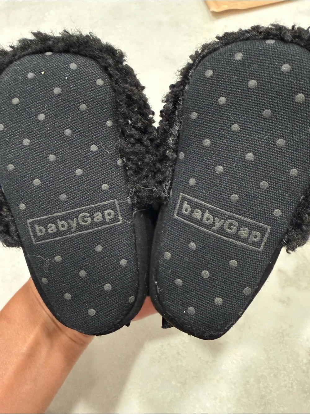 Baby GAP 0-3 Month Black Sherpa Slippers